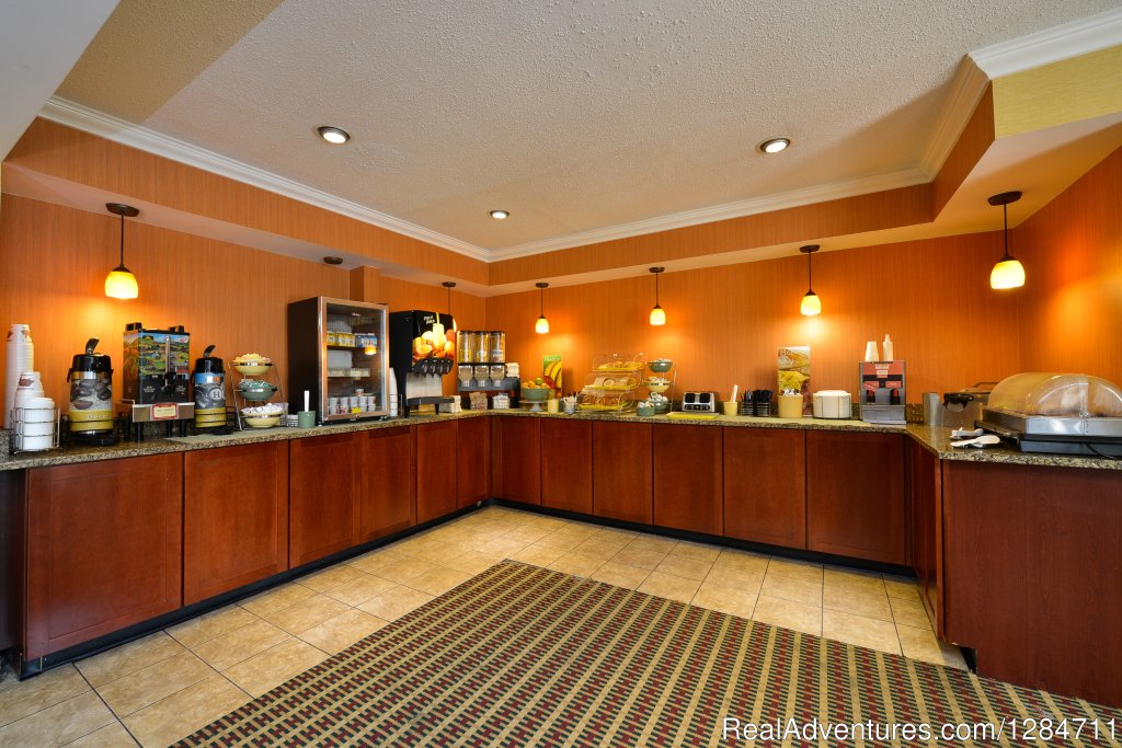 Free Full Hot Breakfast | Pet Friendly Accommodations Quality Inn Colchester | Image #2/4 | 