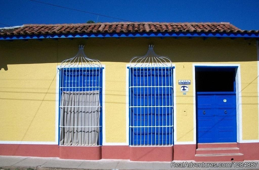 Fachada | Hostal Casa Brisas de Alameda | Trinidad, Cuba | Bed & Breakfasts | Image #1/4 | 