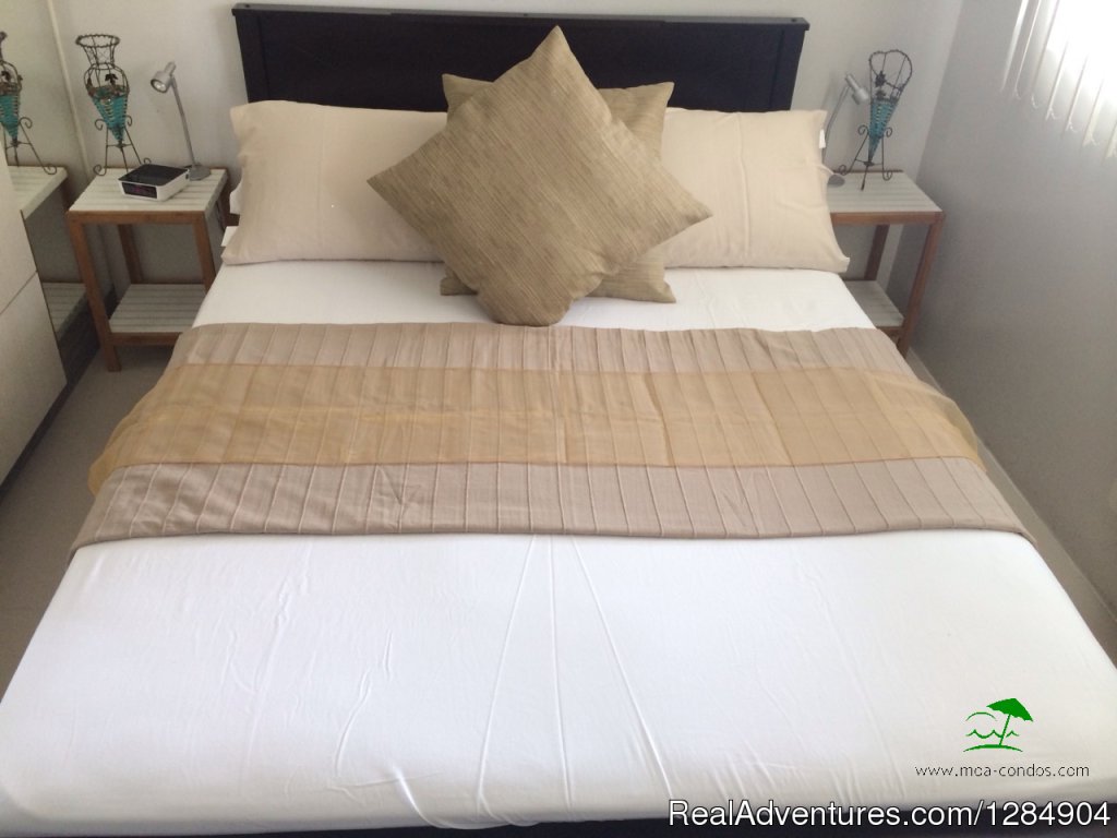 Comfortable Full size double bed | Manila Holiday Rentals at Sea Residences | Image #4/12 | 
