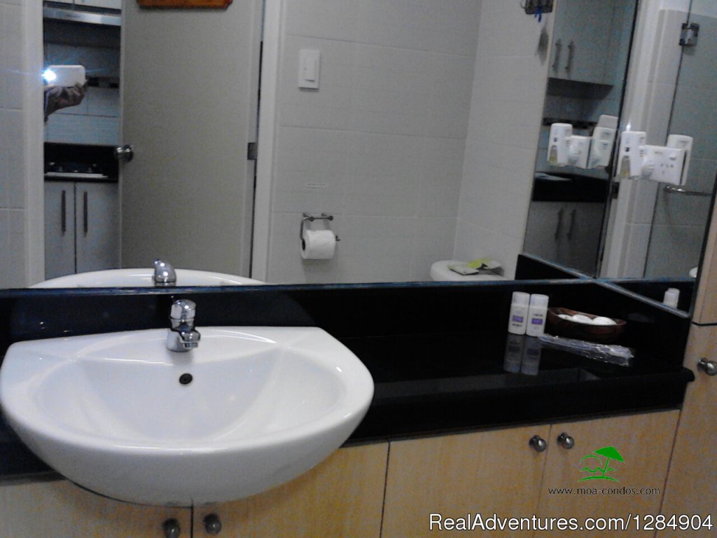 Stylish bathroom with complimentary guest toiletries | Manila Holiday Rentals at Sea Residences | Image #5/12 | 