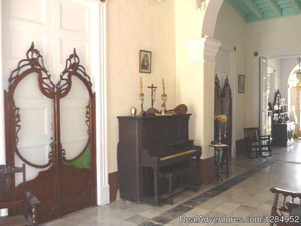 Sala | Hostal Casa Font | Trinidad, Cuba | Bed & Breakfasts | Image #1/7 | 