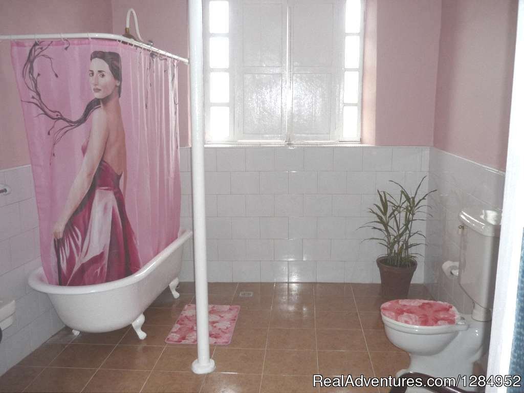 Bathroom 2 | Hostal Casa Font | Image #3/7 | 