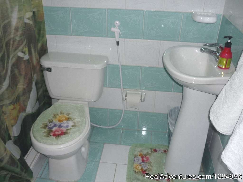 Bathroom 2 | Hostal Casa Font | Image #5/7 | 