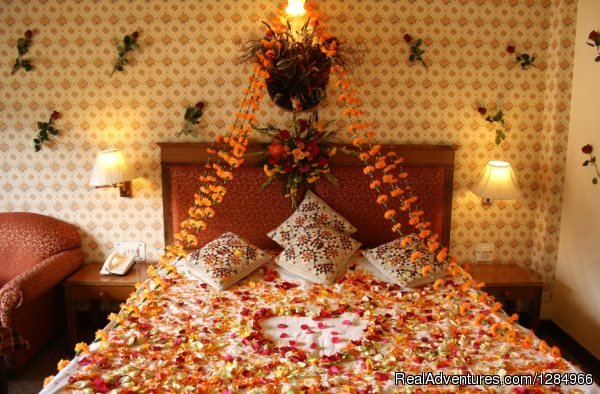 Honeymoon Bed Decoration - Manali | Best Kullu Manali Honeymoon Packages | Image #5/6 | 