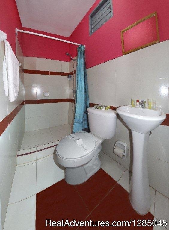 Bathroom 1 | Hostal Calzada del Sol | Image #3/7 | 