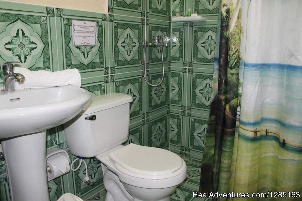 Bathroom 1 | Hostal El Bucaro | Image #4/9 | 
