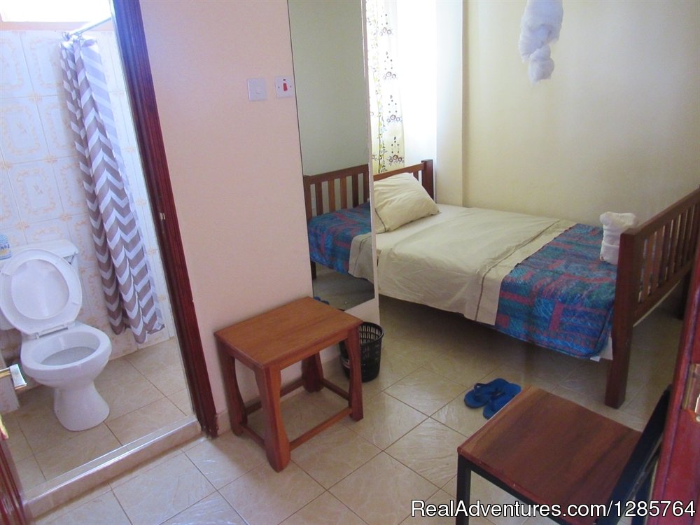 Private Single Room Ensuite | Bondo Travellers Hostel & Hotel | Image #3/26 | 