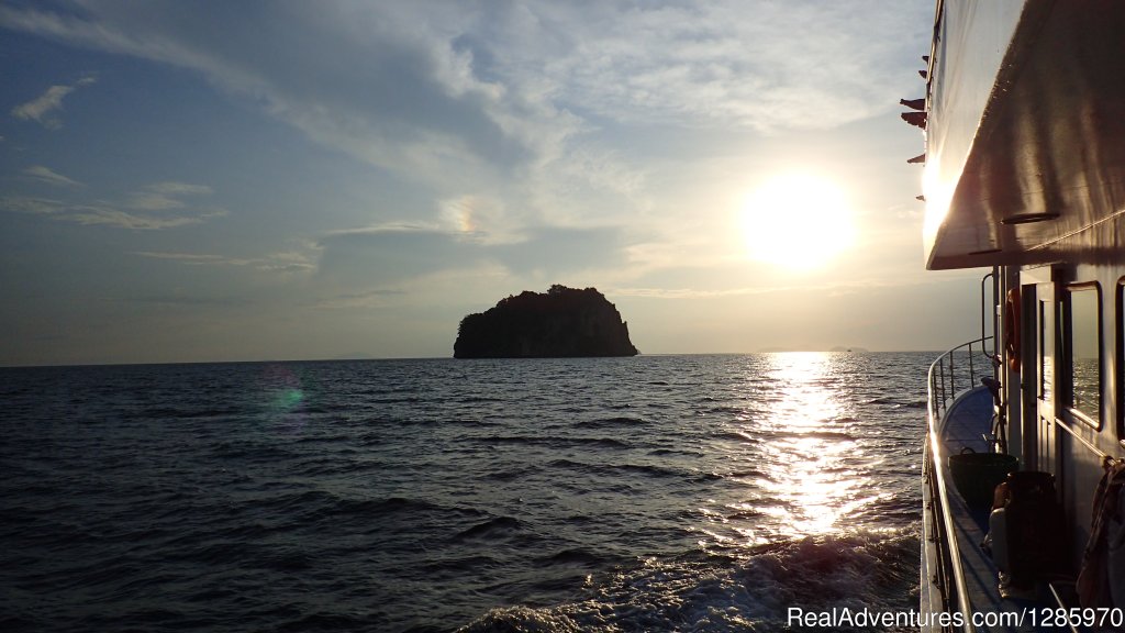 Beautiful Sunset On The Way Home From Phi Phi | Scuba Diving In Phuket With The Local Experts | Image #13/16 | 