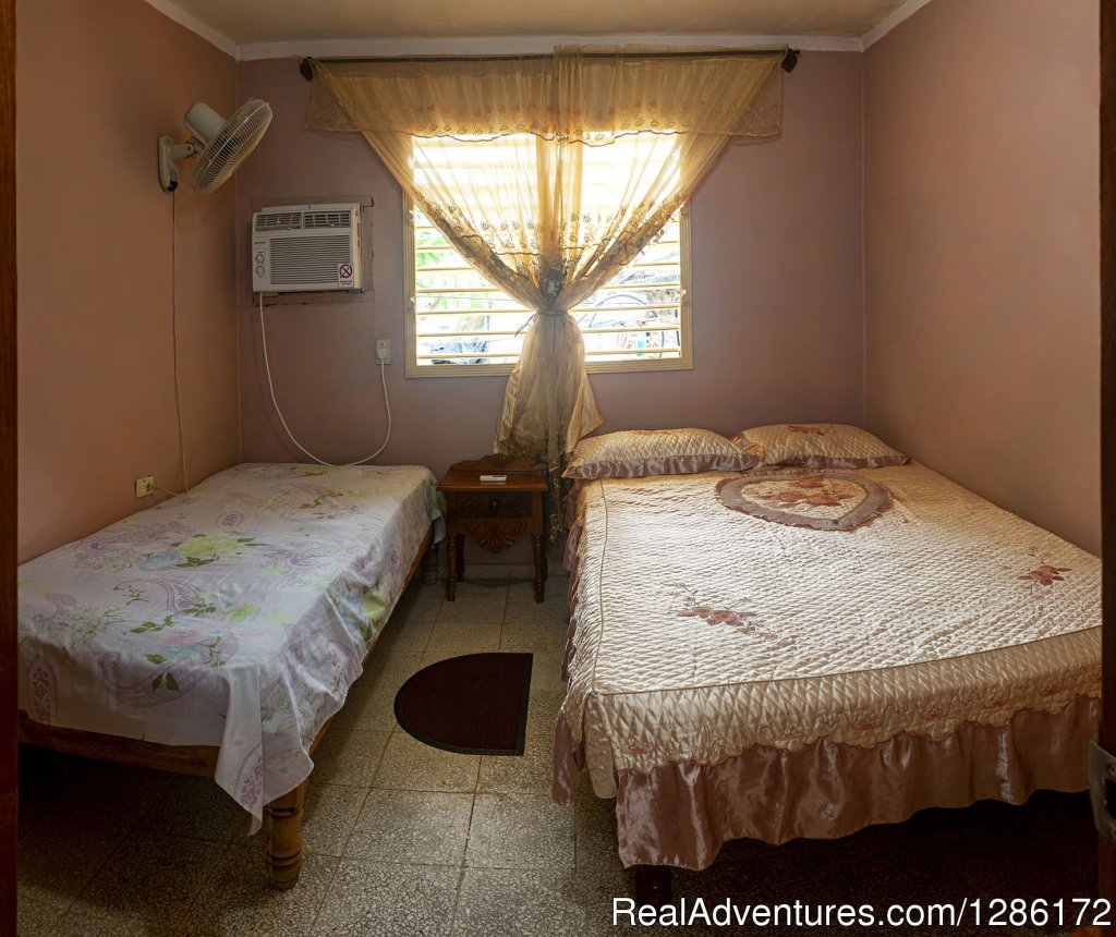 Room 2 | Hostal Casa Cefe y Yeni, independent house | Image #3/14 | 