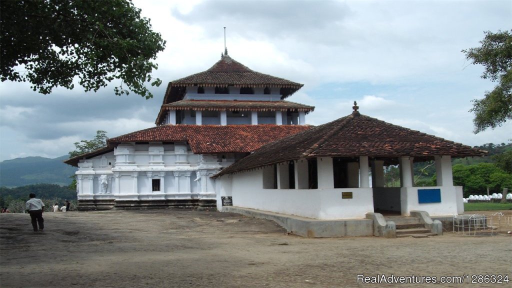 Lankathilaka Viharaya | Sri Lanka Round Island Tours | Image #3/6 | 