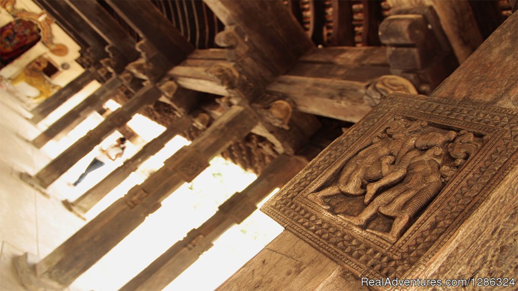 Wood Carving in Embekka Devale | Sri Lanka Round Island Tours | Image #6/6 | 
