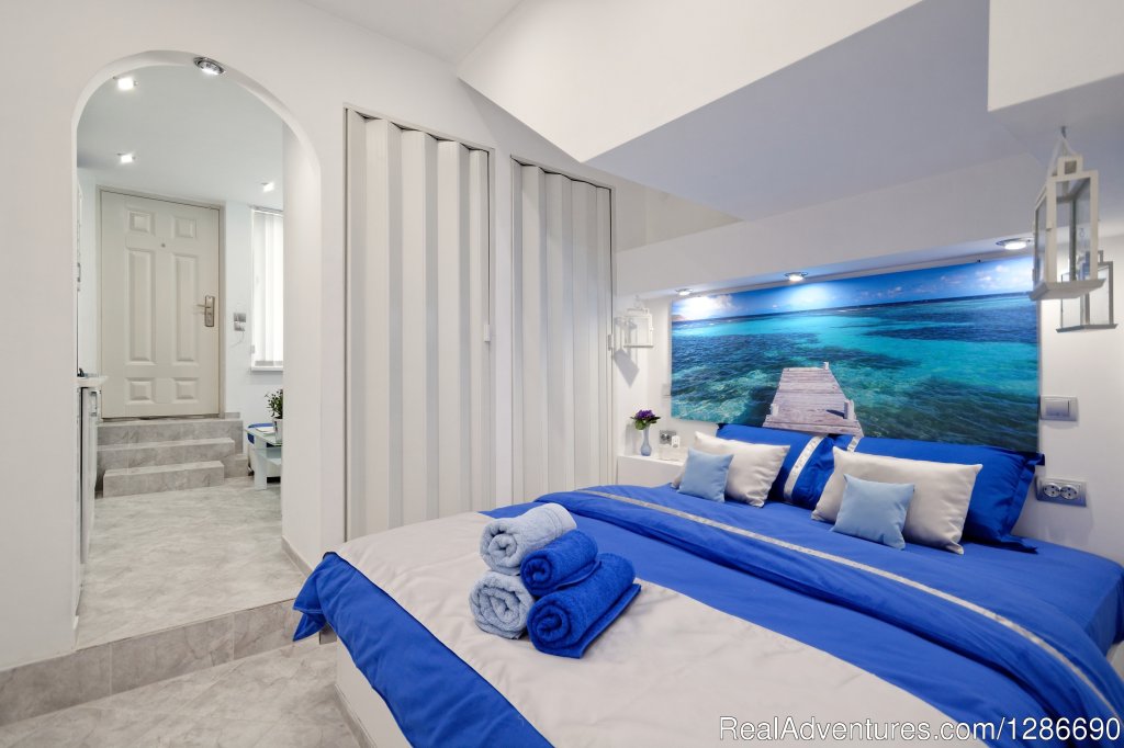 Santorini Style In Athens Plaza Luxurys Apartments | Image #2/26 | 