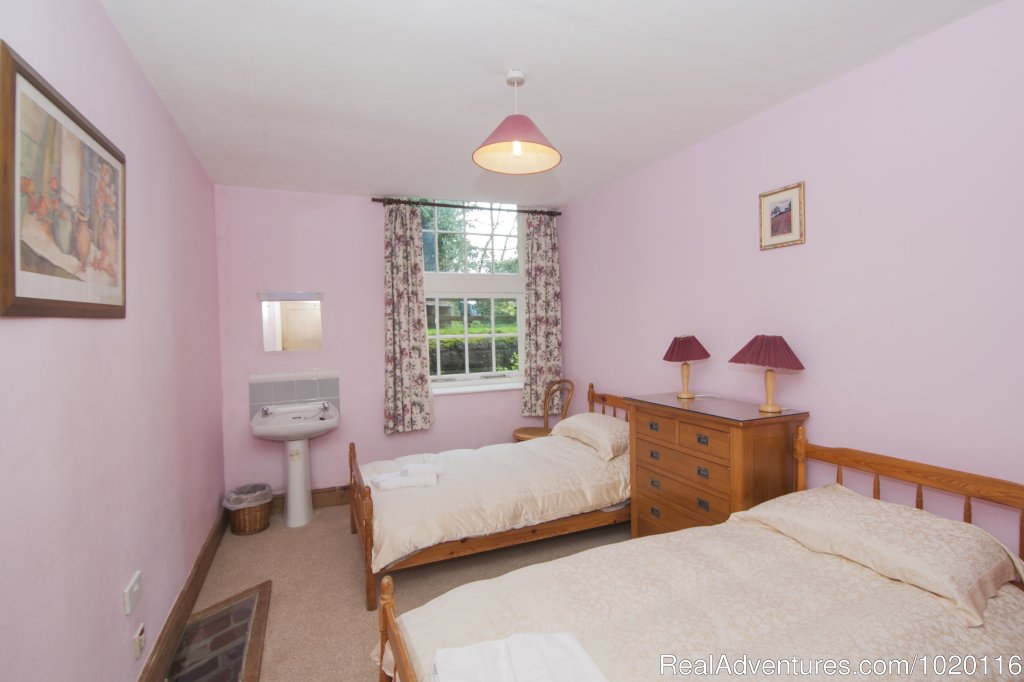 Ebenezer Chapel Twin Bedroom | Derbyshire Holidays | Image #4/16 | 