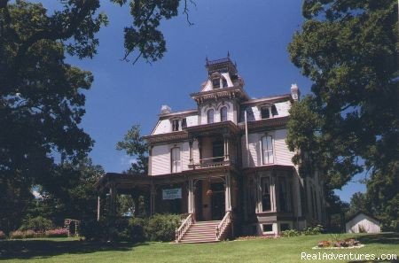 Mansion | Garth Woodside Mansion Bed and Breakfast Country | Hannibal, Missouri  | Bed & Breakfasts | Image #1/5 | 