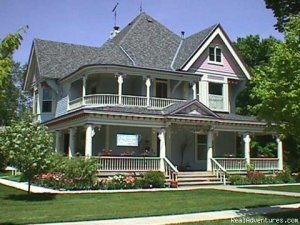 Blue Belle Inn Bed and Breakfast | St. Ansgar, Iowa Bed & Breakfasts | Harpers Ferry, Iowa