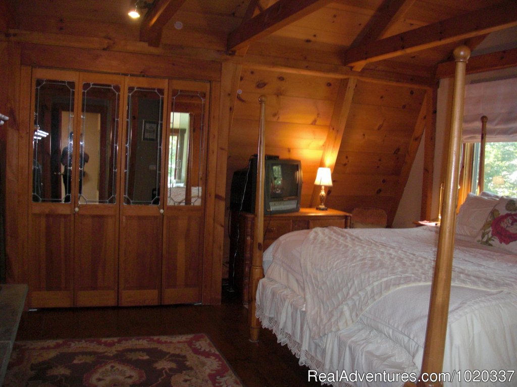Deer Run French Country Style Farmhouse / Hot Tub | Image #10/22 | 