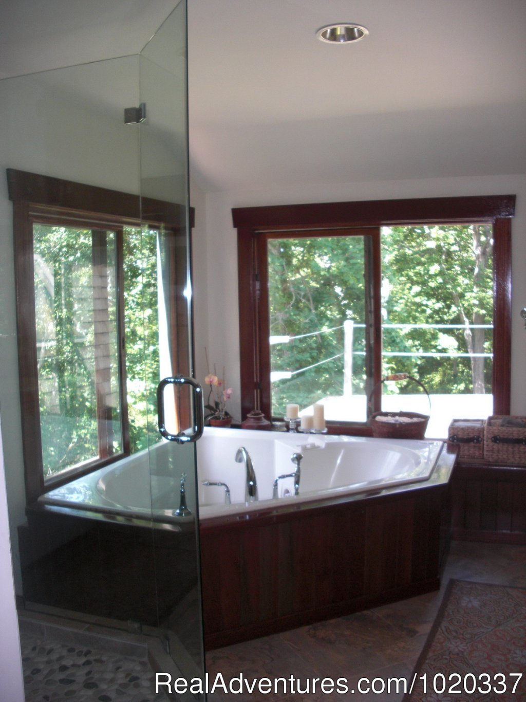 Deer Run French Country Style Farmhouse / Hot Tub | Image #12/22 | 