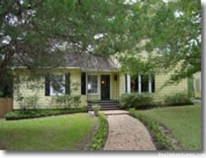 Beacon Hill Guest House Bed and Breakfast | Seabrook, Texas Bed & Breakfasts | Spring, Texas