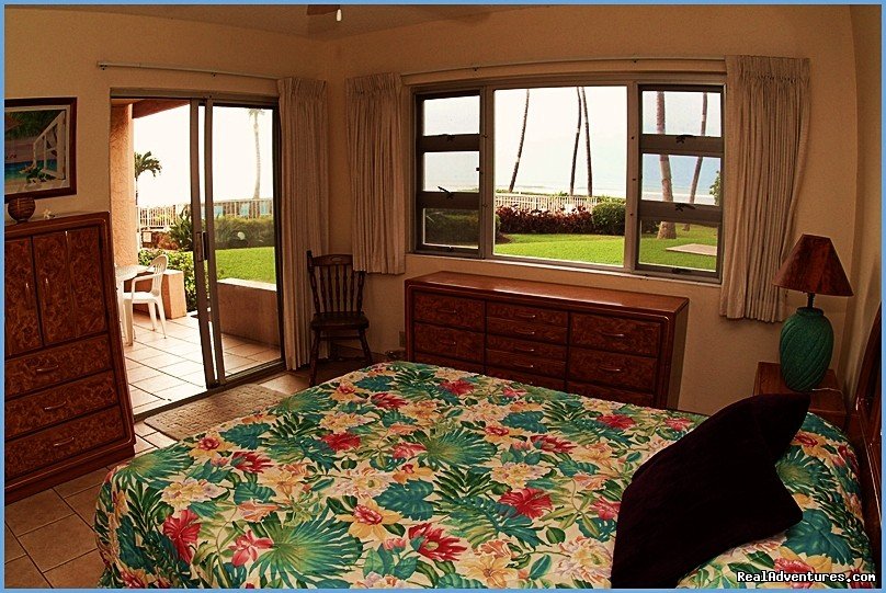 Condo master bedroom | Ocean Breeze Hideaway--maui Oceanfront Condo | Image #4/5 | 