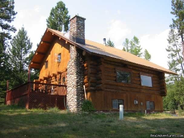 Deluxe Lodging for Families and Groups | Discover The Rich Ranch Outfitting And Guest Ranch | Image #3/14 | 