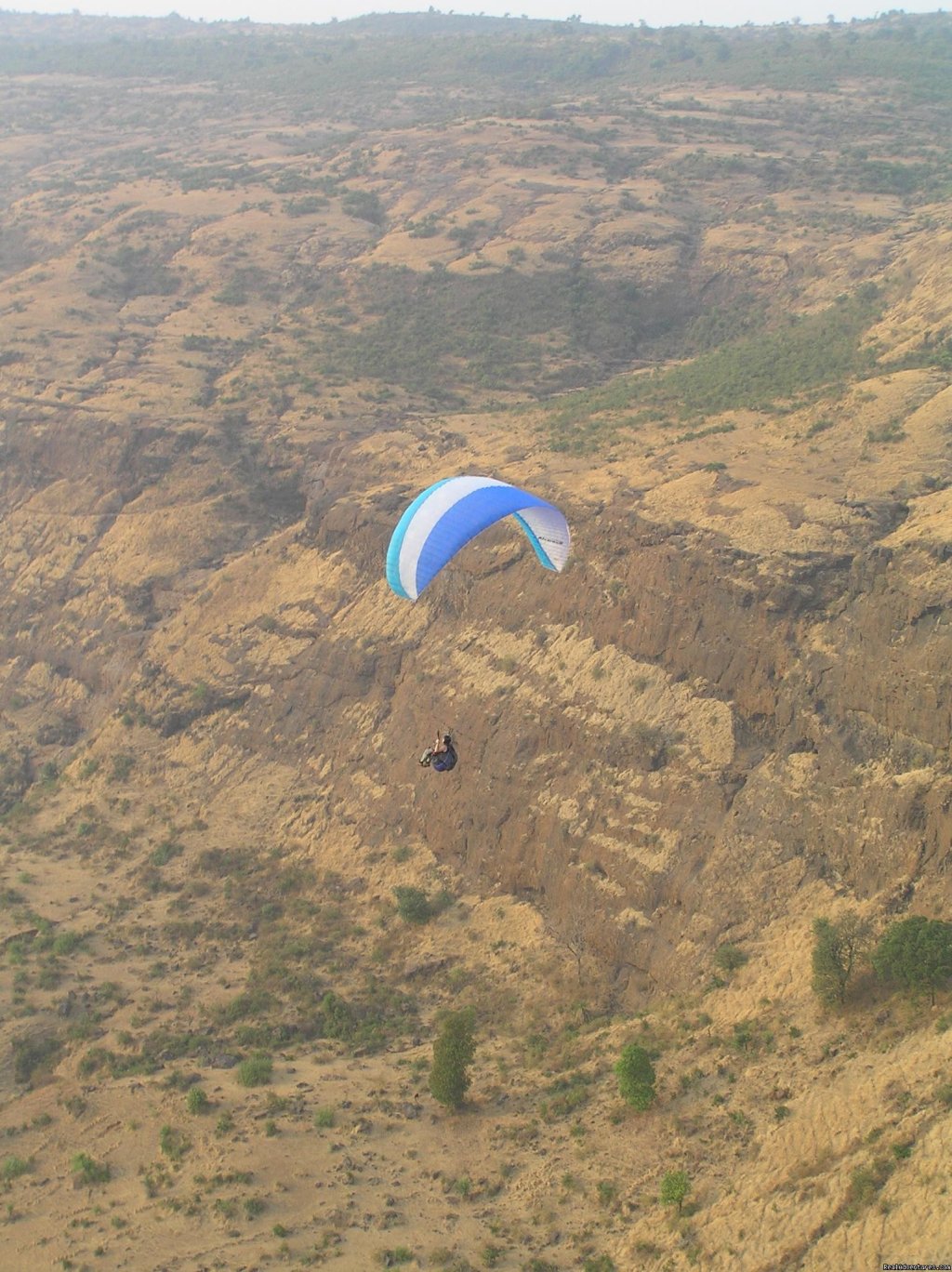 Soaring | Paragliding Adventure Holiday in India | Image #3/4 | 