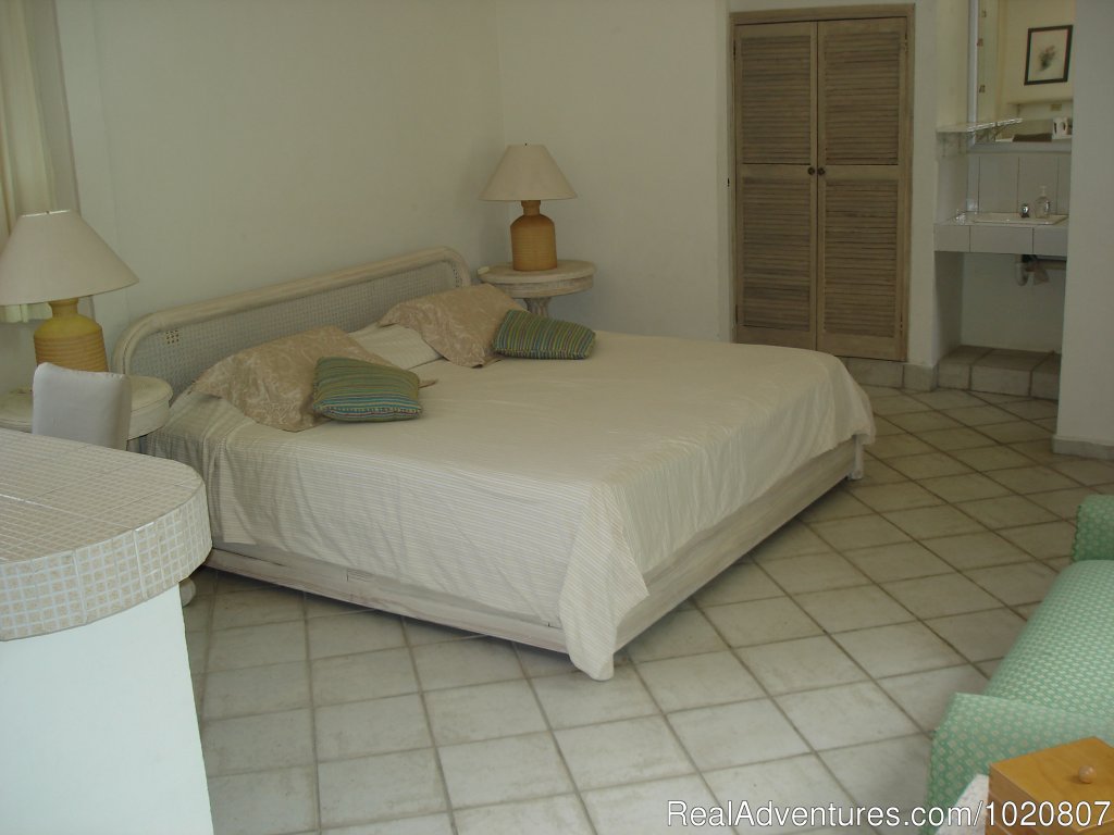 Suite with king size bed and  efficiency | CANCUN  INN, Suites   El Patio, Puerto Cancun | Image #6/10 | 