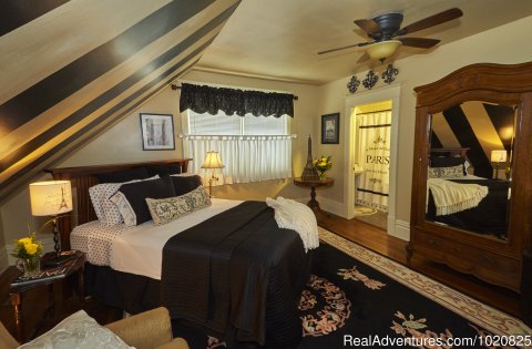 Sherwood Forest B&B, Black & White Room | Image #6/19 | Sherwood Forest Bed and Breakfast