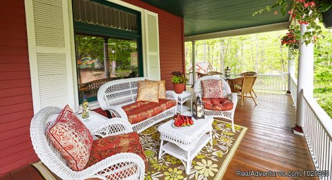 Sherwood Forest B&B, Front porch | Sherwood Forest Bed and Breakfast | Image #14/19 | 