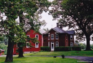Strawberry Farm Bed and Breakfast | Muscatine, Iowa Bed & Breakfasts | Le Claire, Iowa