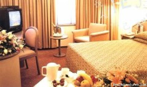 Double Room | The Empire Hotel Hong Kong | Hong Kong, China | Hotels & Resorts | Image #1/4 | 
