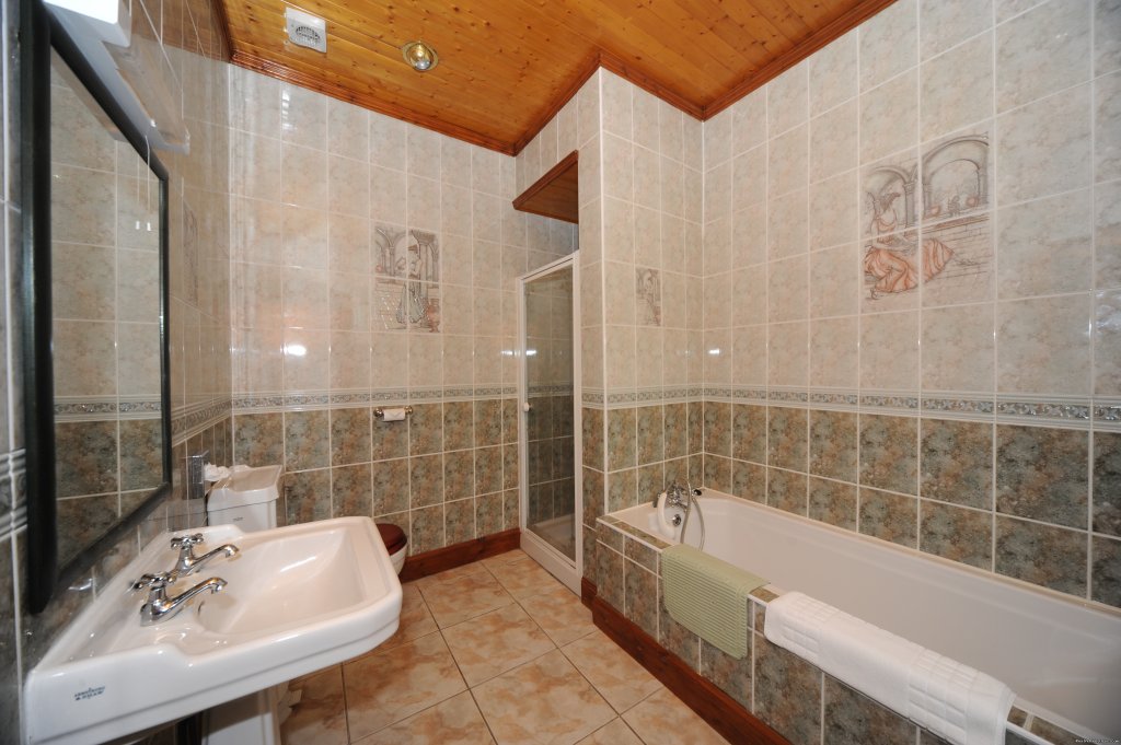 Room 14 Bathroom | Craigard House Hotel - your home from home | Image #6/11 | 