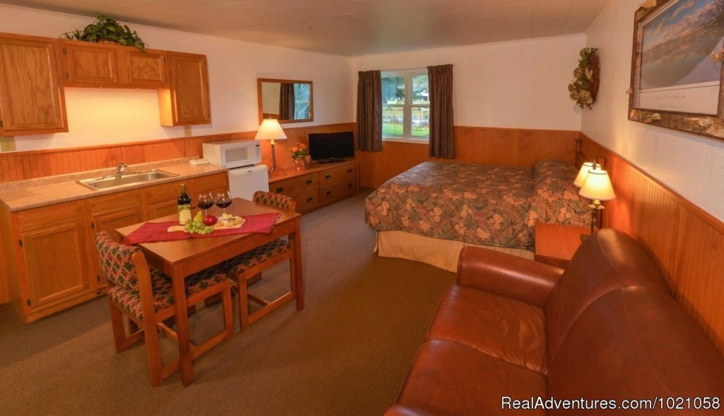 Deluxe Lakeview Suite | Placid Bay Inn On Lake Placid Vacation Getaways | Image #22/24 | 