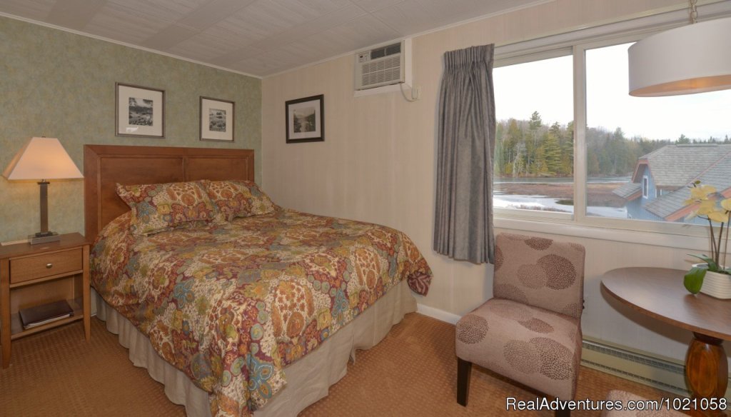 Lakeview Queen | Placid Bay Inn On Lake Placid Vacation Getaways | Image #20/24 | 