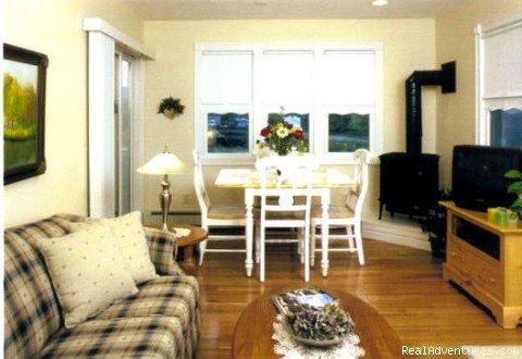 Photo #3 | 'By the Sea' Guests Bed & Breakfast & Suites | Image #2/5 | 