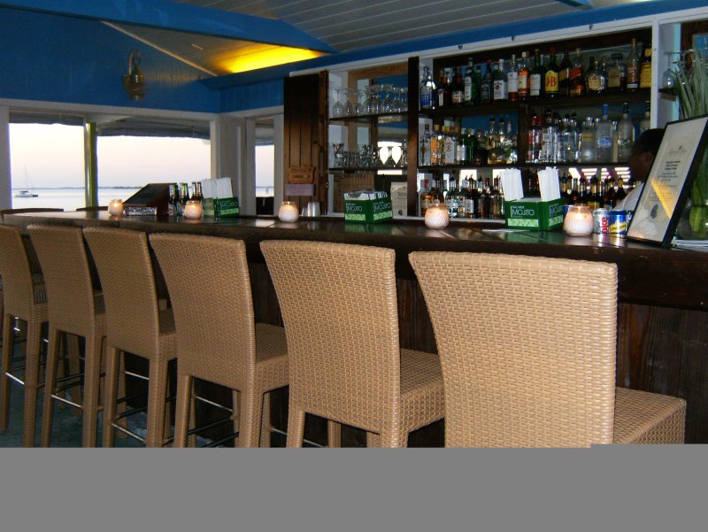 Sunsets Bar & Grille | Romora Bay Club, Harbour Island, Bahamas | Image #7/9 | 
