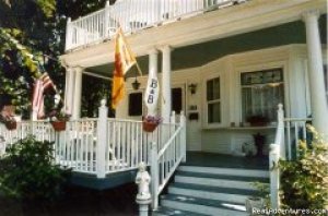 Chestnut Inn | Newport, Rhode Island Bed & Breakfasts | Massachusetts Bed & Breakfasts