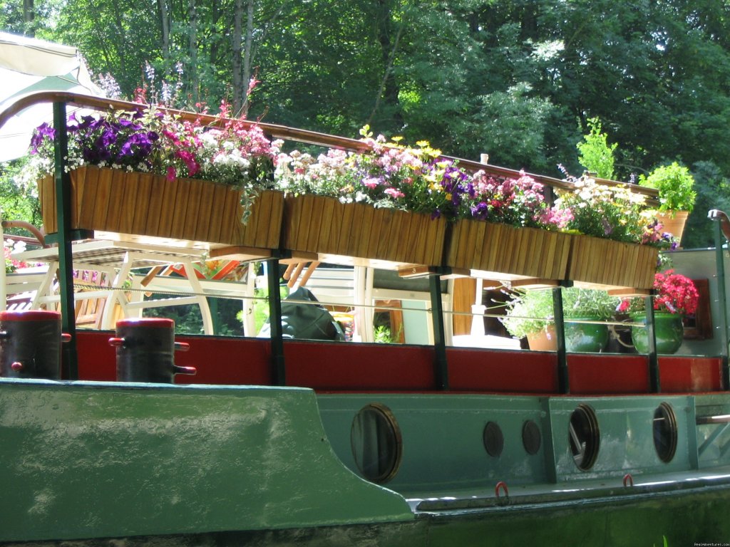 Summer Flowers on deck  | Barge Vacations  | Image #5/5 | 