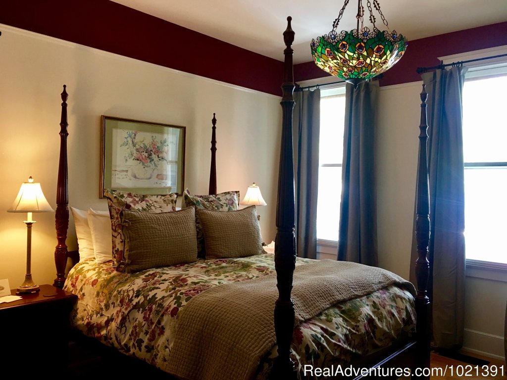 Room 4 - Lara | Hoyt House Bed and Breakfast | Image #5/16 | 