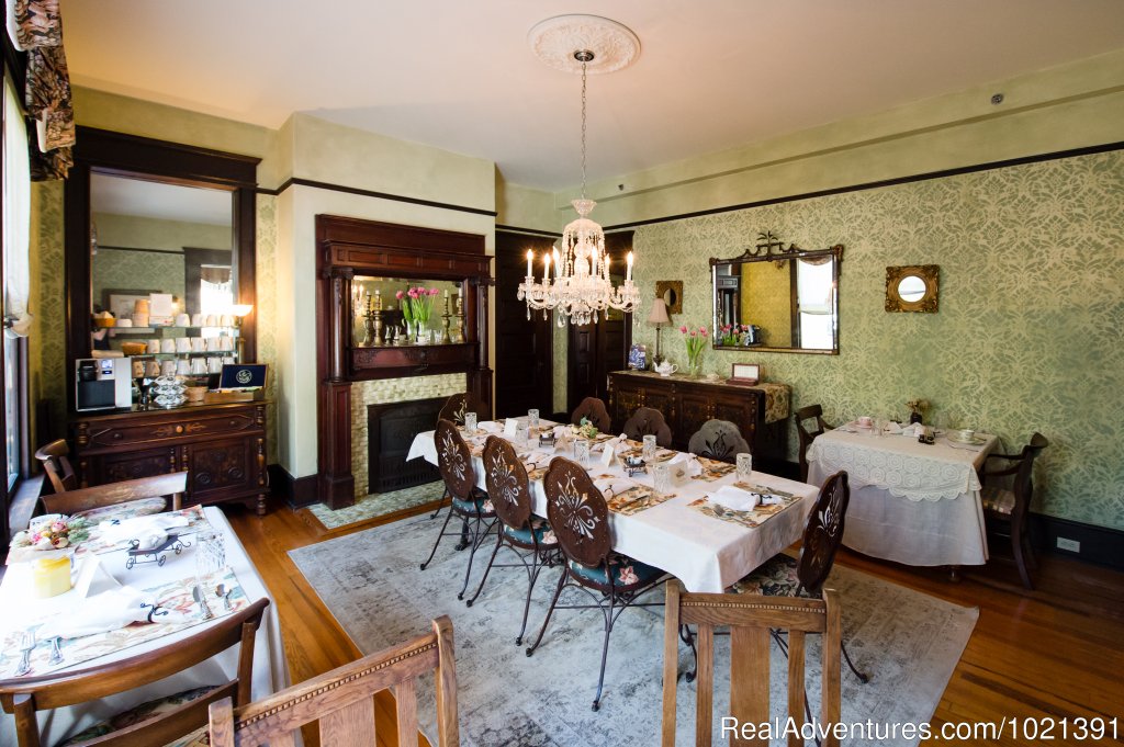 Dining Room | Hoyt House Bed and Breakfast | Image #13/16 | 