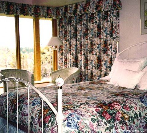 the ROSE ROOM | A Cascade View Bed & Breakfast | Image #4/4 | 