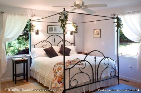 Silver Bedroom at House on Watauga Lake | Image #15/20 | Romantic or Family Vacation in the Mountains