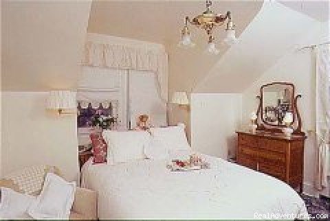 Awarenest Victorian Bed & Breakfast | Image #7/8 | 