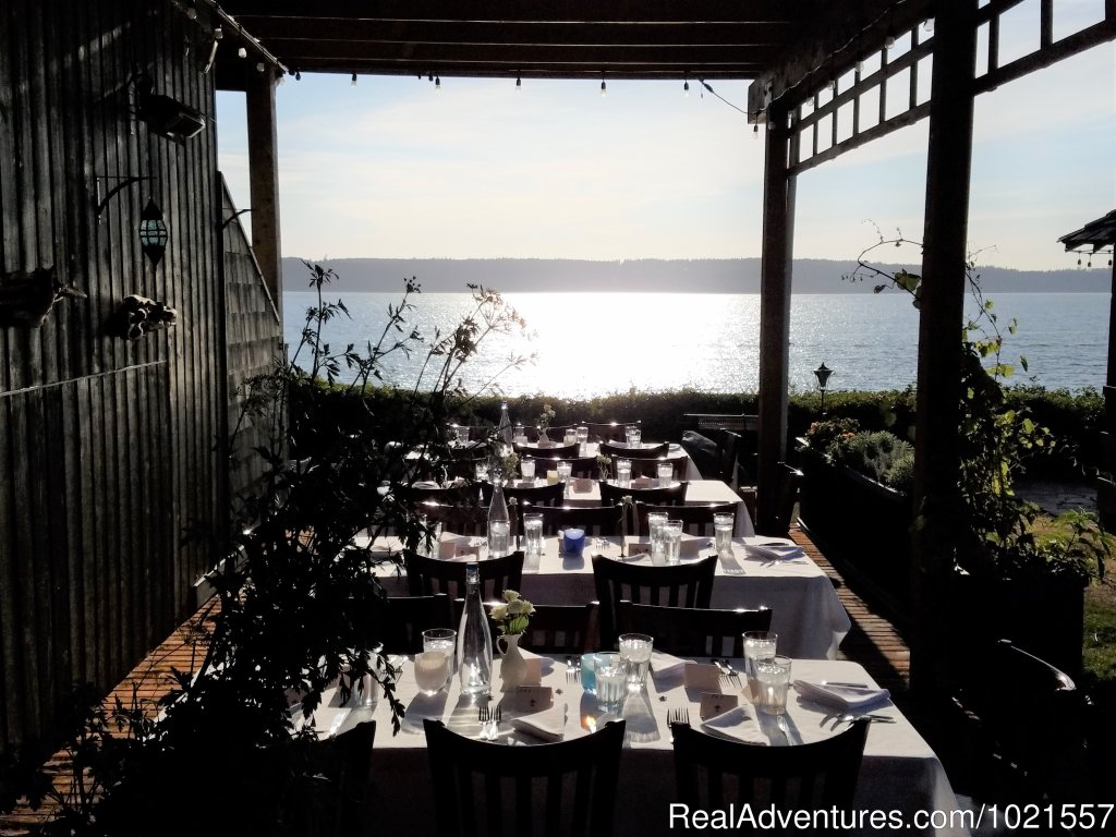 Alfresco Dinning | Camano Island Waterfront Inn | Image #11/25 | 