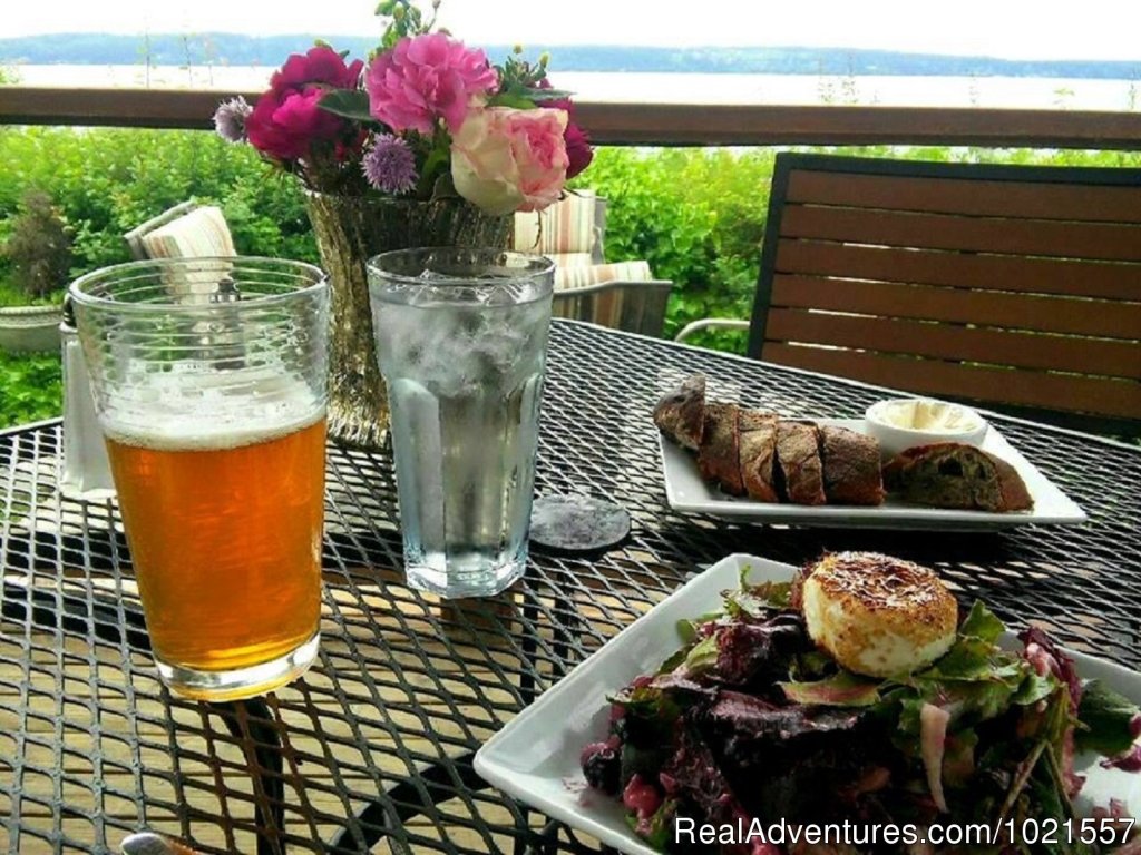 Dining with a view | Camano Island Waterfront Inn | Image #6/25 | 