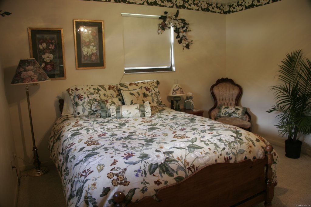 Magnolia Room | Hampton Lake Bed & Breakfast | Image #7/11 | 