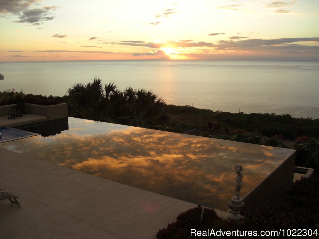 Sunset over the pool | Horizon Guest House | Captain Cook, Hawaii  | Bed & Breakfasts | Image #1/13 | 