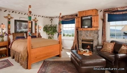 Totem Room | Lodge at Moosehead Lake for Nature Loving Hideaway | Image #9/15 | 