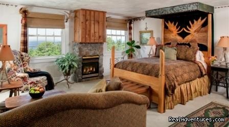 Moose Room | Lodge at Moosehead Lake for Nature Loving Hideaway | Image #13/15 | 