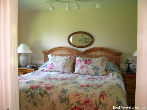 Your Luxurious King-Size Bed | Soundview Cottage B&B | Image #3/8 | 