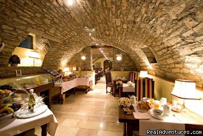 Breakfast vaulted cellar